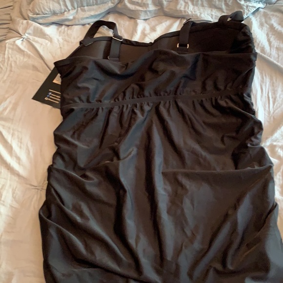 NWT Swim Top 🔥 - Picture 6 of 9